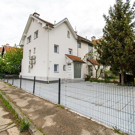 Modern Apartments Wave Near The Airport Velika Gorica Exterior foto